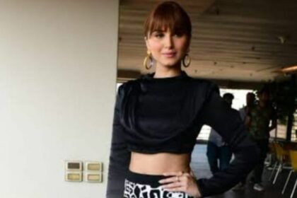 Tara suitaria combines black top with high waisted skirt and affordable flats..get details about her outfit..
