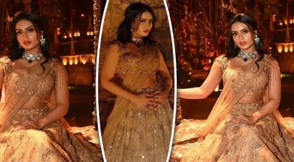 Unseen photos of Nysa Devgan show off her stunning, shimmering golden lehenga