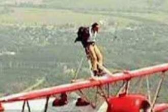 Akshay Kumar's Most Daring Stunt Yet: A Leap from an Aircraft to a Hot Air Balloon
